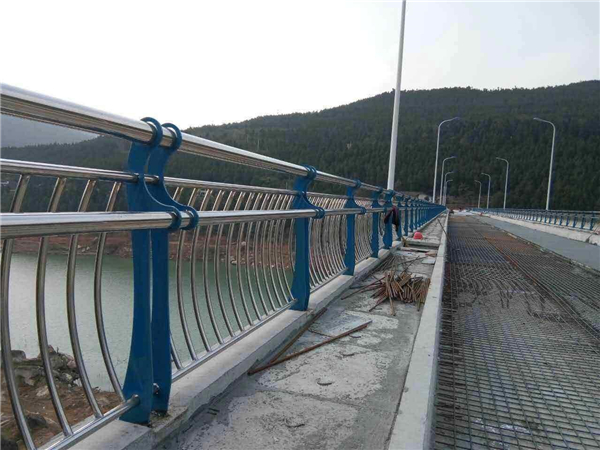 磐石不锈钢桥梁护栏的特点及其在桥梁安全中的重要作用