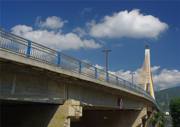 磐石304不锈钢桥梁护栏：安全、耐用与美观的完美结合