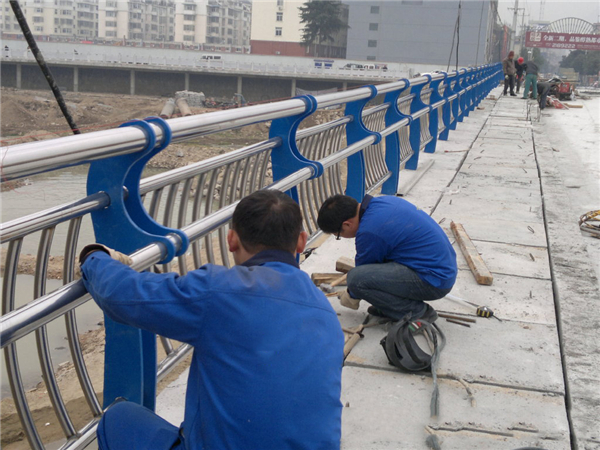 磐石不锈钢河道护栏的特性及其在城市景观中的应用