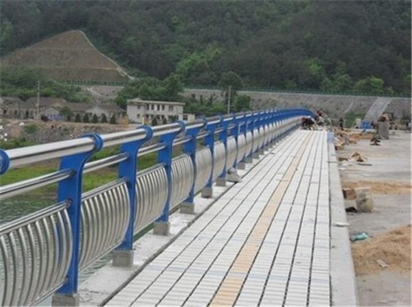 磐石不锈钢桥梁护栏是一种什么材质的护栏